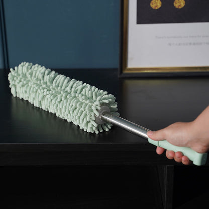 Retractable static cleaning duster with extendable handle